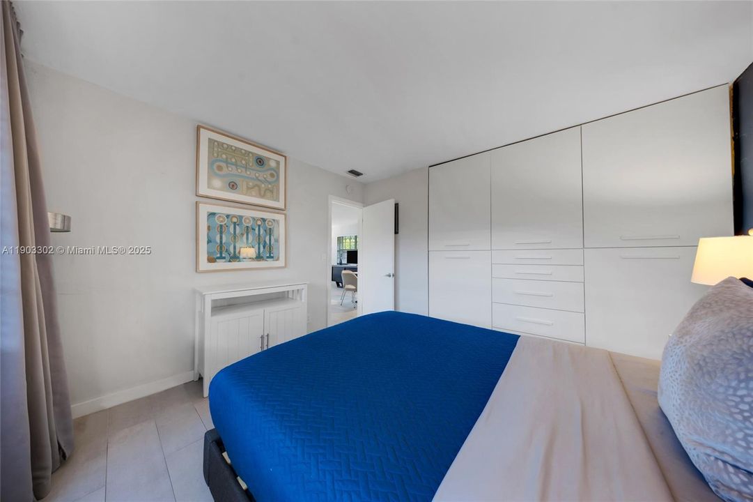 Active With Contract: $2,400 (2 beds, 1 baths, 1686 Square Feet)