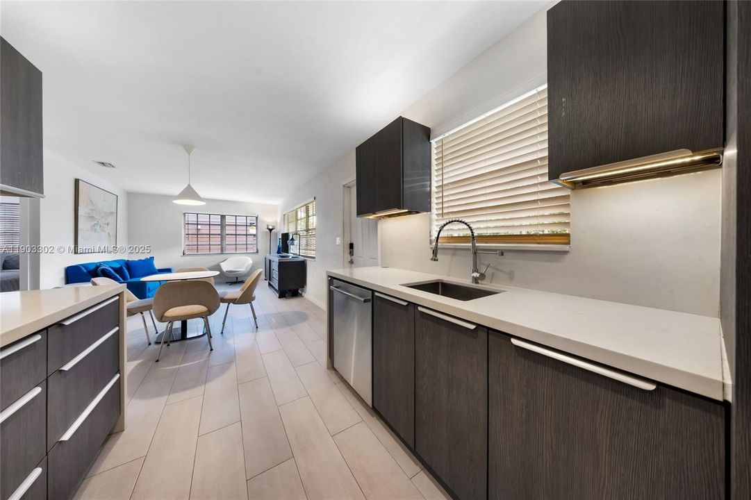 Active With Contract: $2,400 (2 beds, 1 baths, 1686 Square Feet)