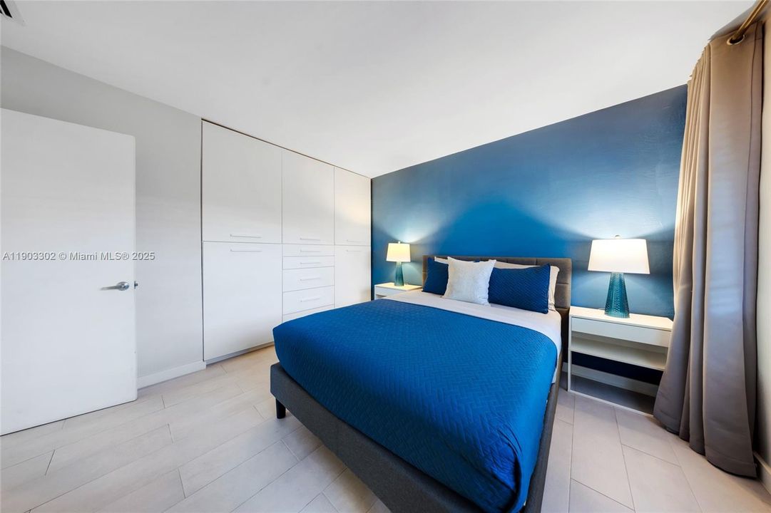 Active With Contract: $2,400 (2 beds, 1 baths, 1686 Square Feet)