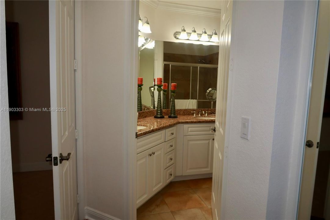 For Rent: $5,500 (2 beds, 2 baths, 1829 Square Feet)