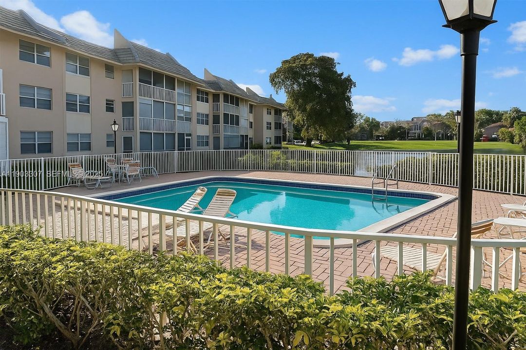 For Sale: $209,000 (2 beds, 2 baths, 1168 Square Feet)