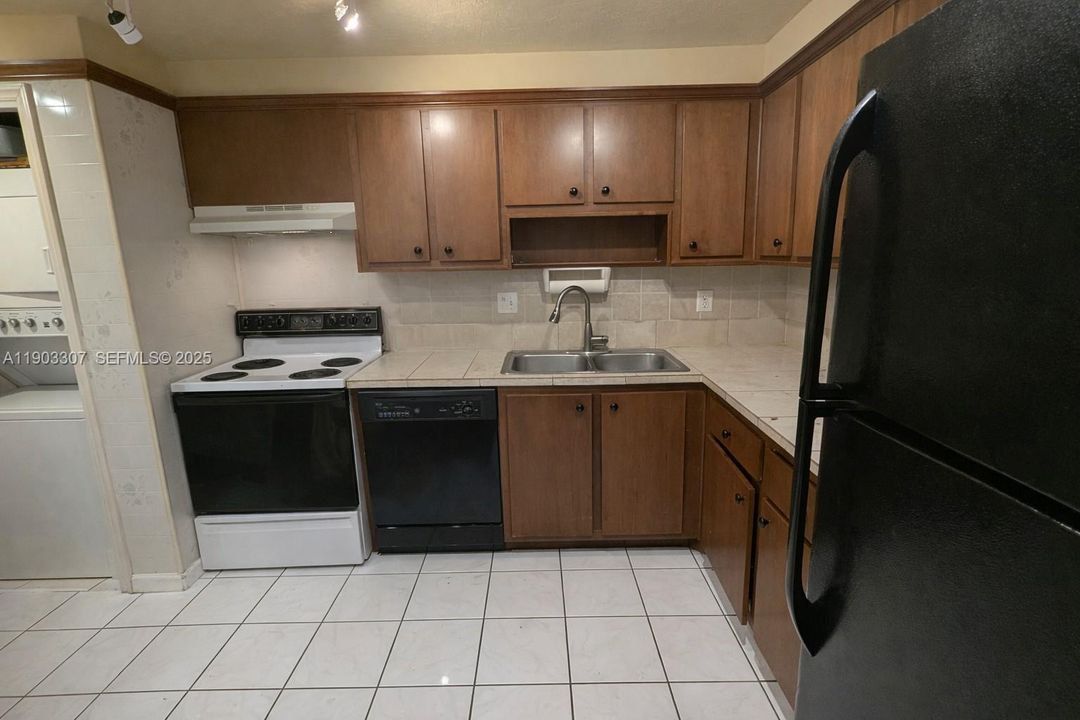 For Sale: $209,000 (2 beds, 2 baths, 1168 Square Feet)
