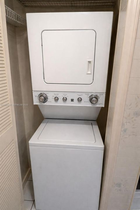 For Sale: $209,000 (2 beds, 2 baths, 1168 Square Feet)