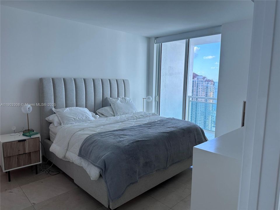 For Rent: $5,500 (2 beds, 2 baths, 1101 Square Feet)