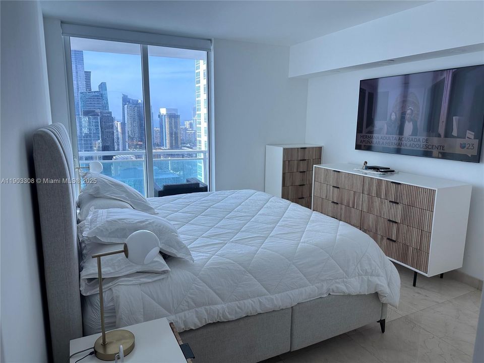 For Rent: $5,500 (2 beds, 2 baths, 1101 Square Feet)