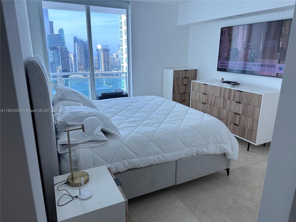 For Rent: $5,500 (2 beds, 2 baths, 1101 Square Feet)