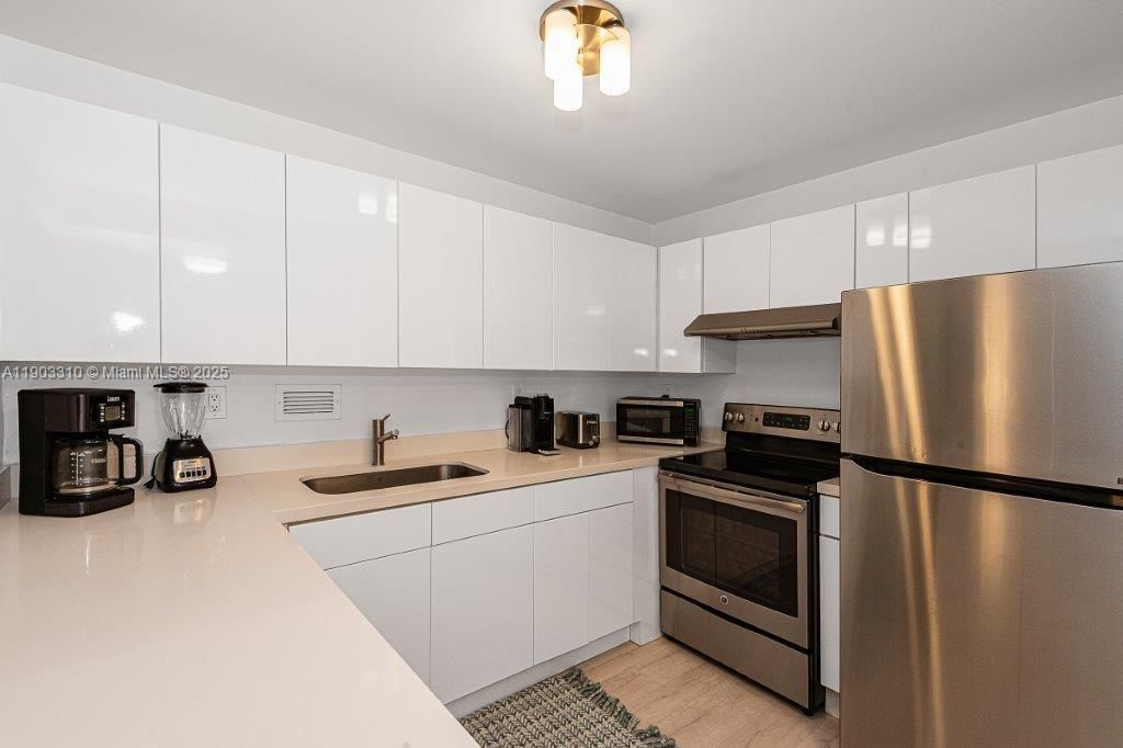 Active With Contract: $7,500 (0 beds, 1 baths, 600 Square Feet)