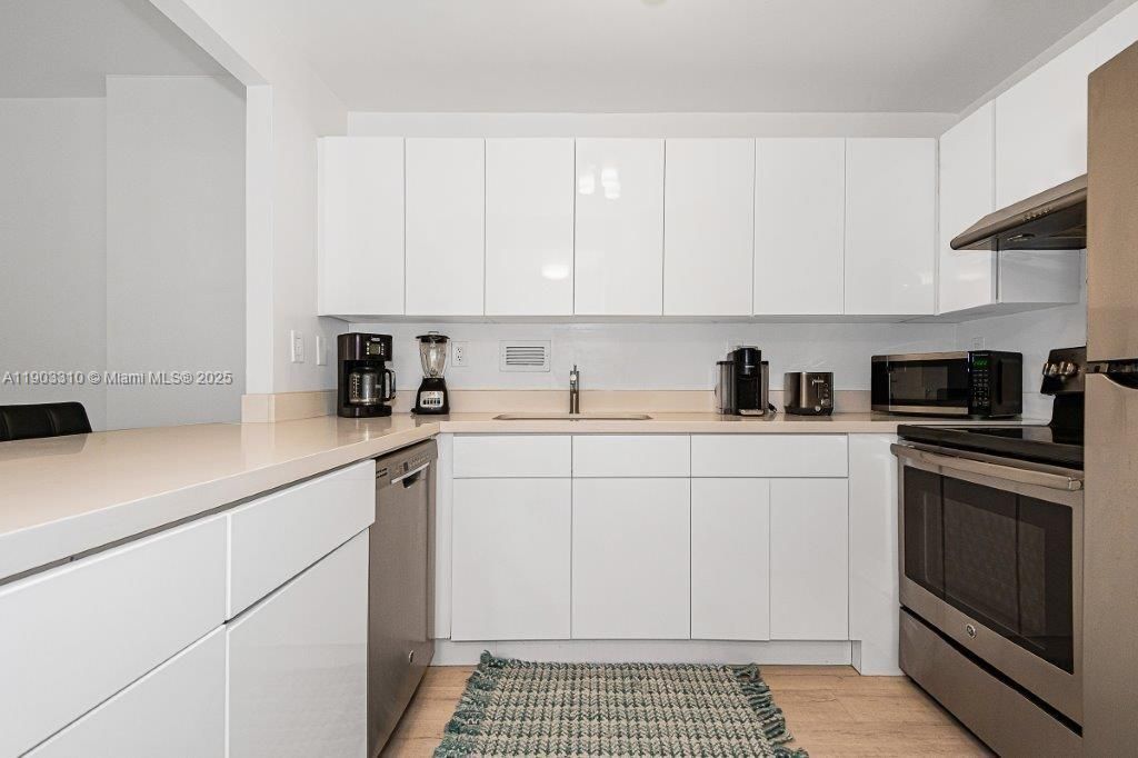 Active With Contract: $7,500 (0 beds, 1 baths, 600 Square Feet)