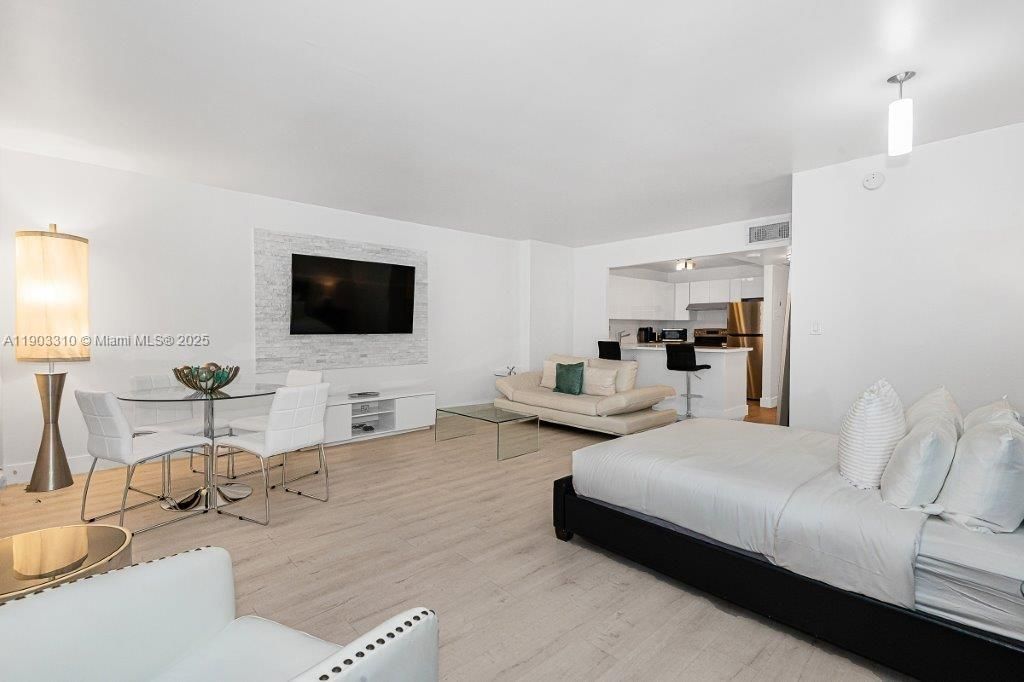 Active With Contract: $7,500 (0 beds, 1 baths, 600 Square Feet)