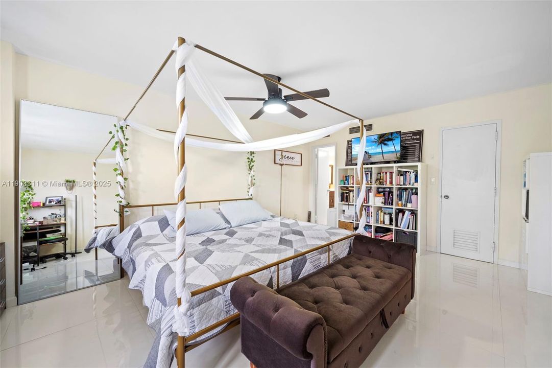 For Rent: $3,050 (2 beds, 2 baths, 1465 Square Feet)