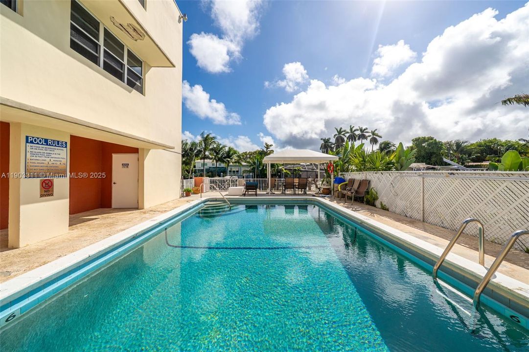 For Rent: $3,050 (2 beds, 2 baths, 1465 Square Feet)