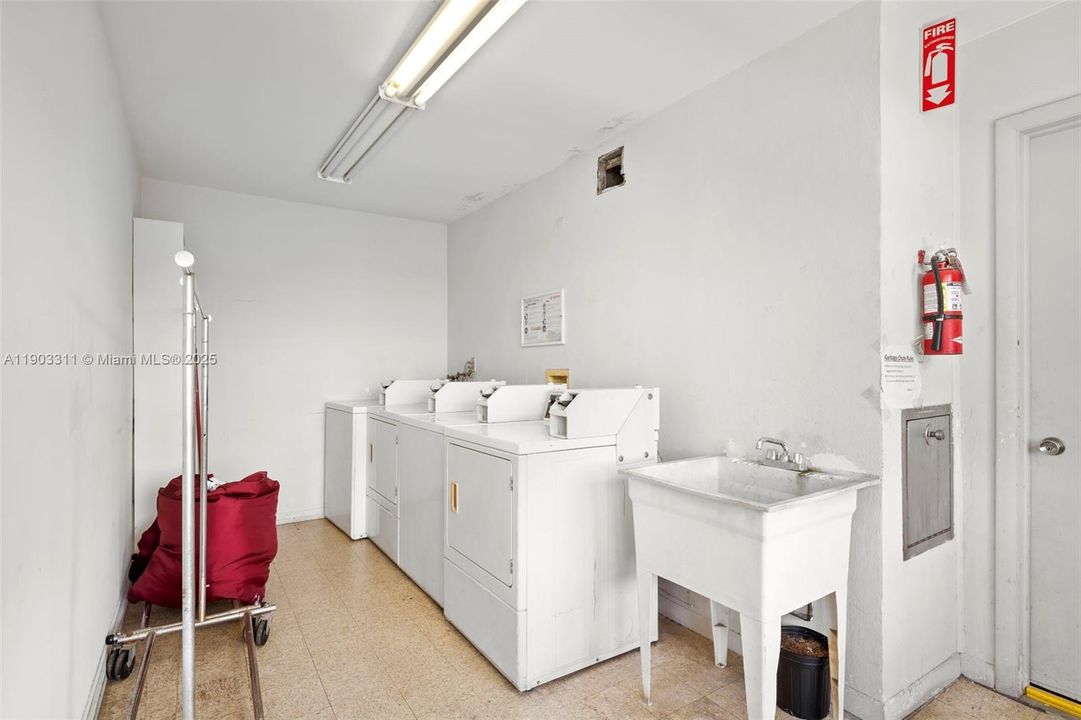 For Rent: $3,050 (2 beds, 2 baths, 1465 Square Feet)