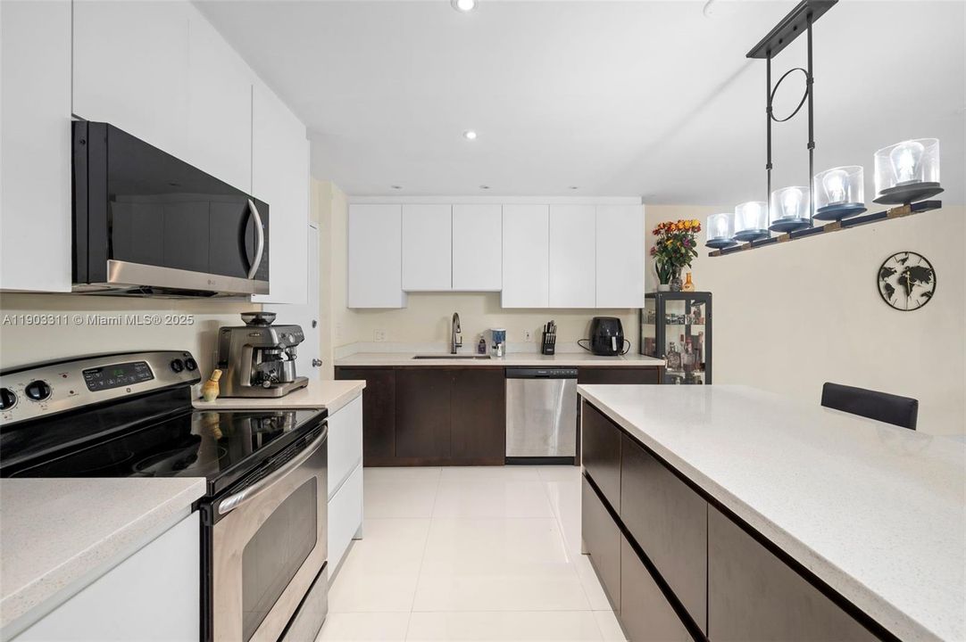 For Rent: $3,050 (2 beds, 2 baths, 1465 Square Feet)