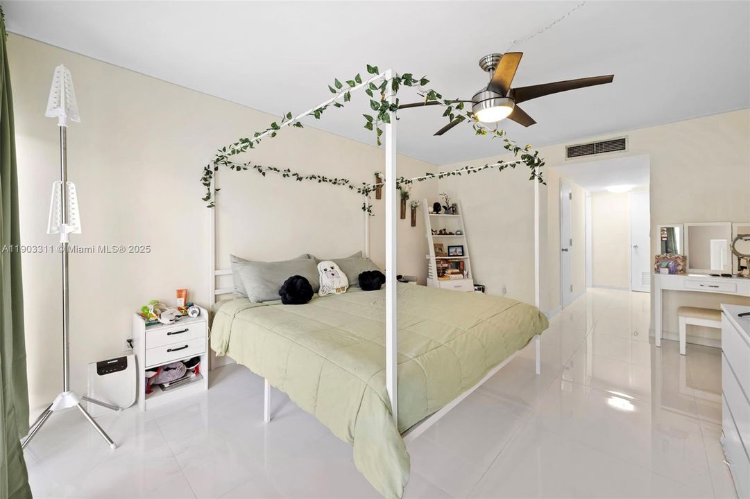 For Rent: $3,050 (2 beds, 2 baths, 1465 Square Feet)