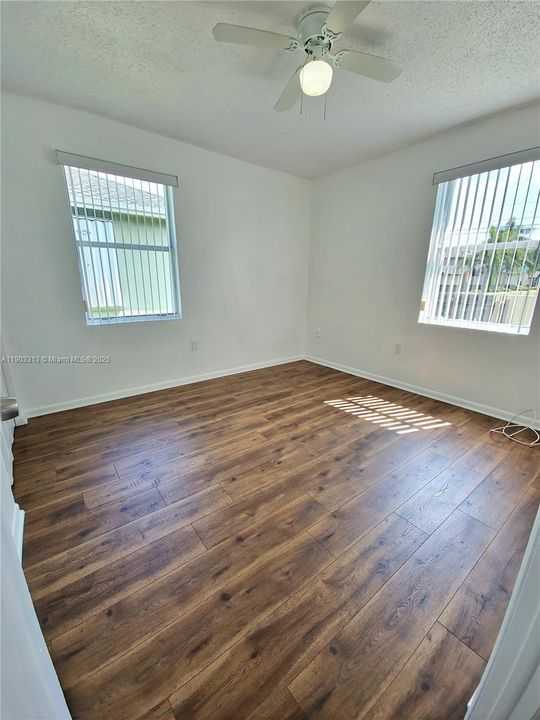 待售: $387,000 (3 贝兹, 1 浴室, 1125 平方英尺)