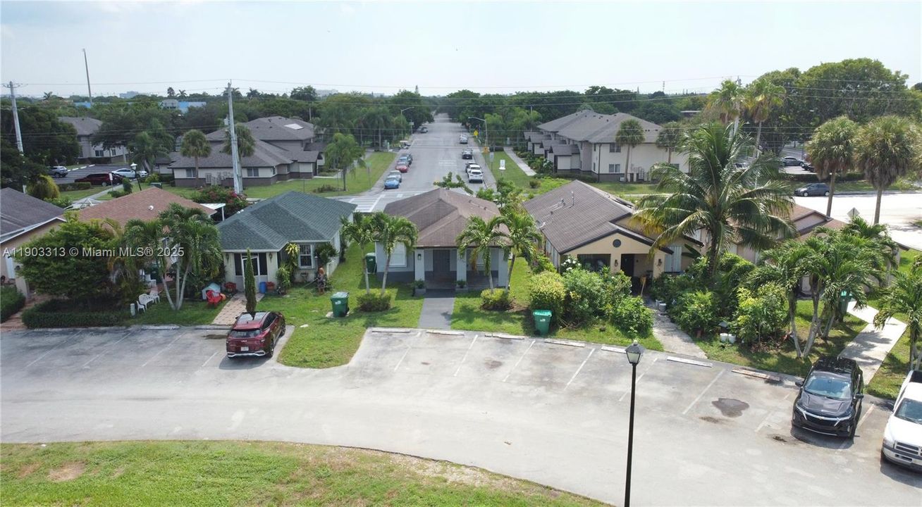 待售: $387,000 (3 贝兹, 1 浴室, 1125 平方英尺)