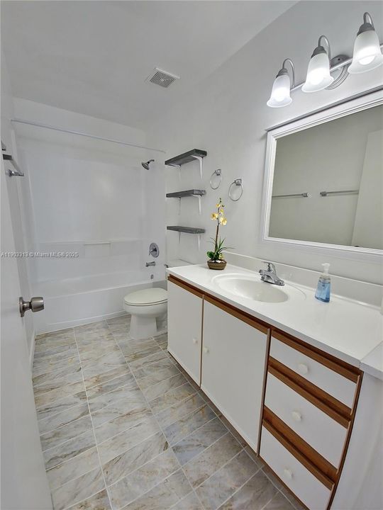 待售: $387,000 (3 贝兹, 1 浴室, 1125 平方英尺)