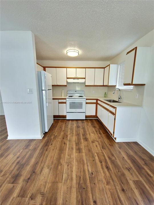 待售: $387,000 (3 贝兹, 1 浴室, 1125 平方英尺)