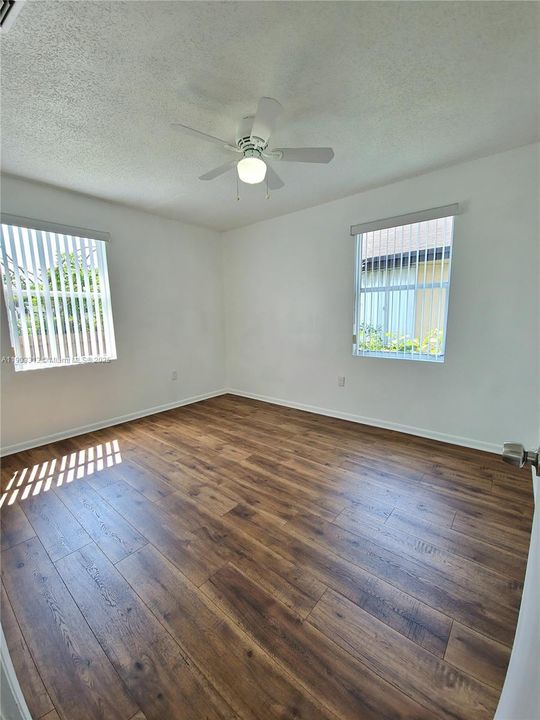 待售: $387,000 (3 贝兹, 1 浴室, 1125 平方英尺)