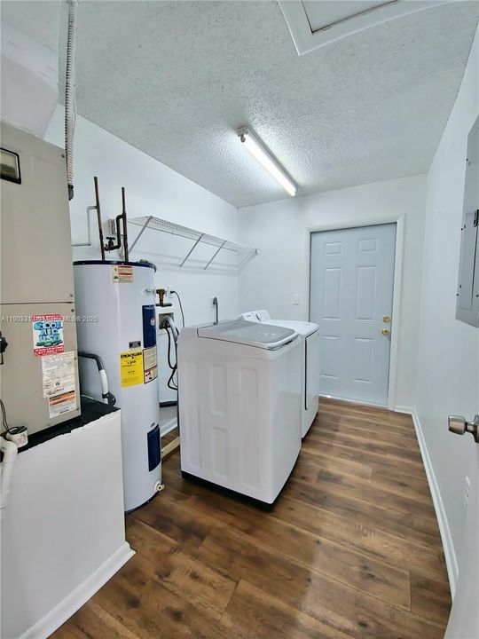 待售: $387,000 (3 贝兹, 1 浴室, 1125 平方英尺)