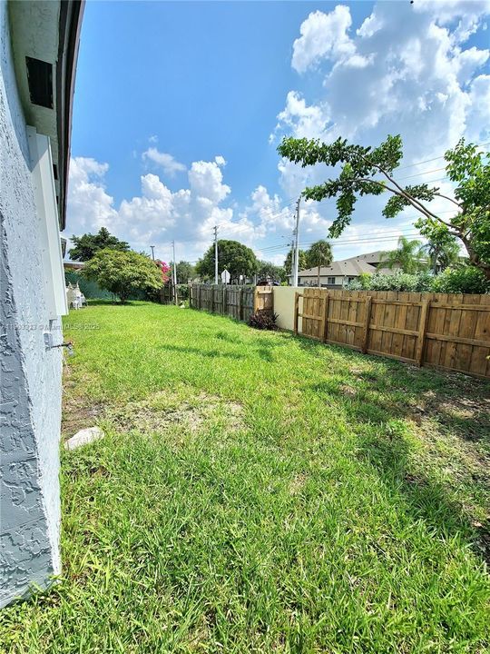 待售: $387,000 (3 贝兹, 1 浴室, 1125 平方英尺)