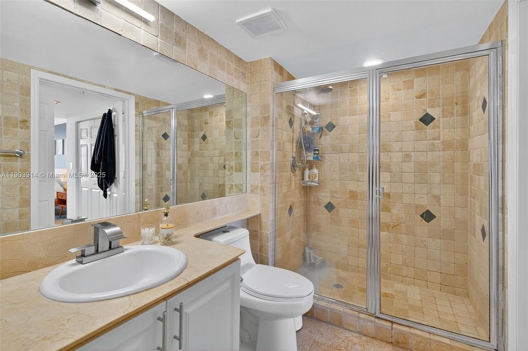 Recently Rented: $5,100 (2 beds, 2 baths, 1200 Square Feet)