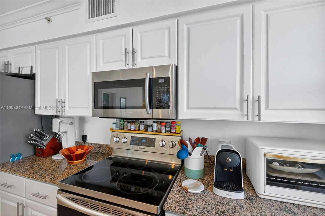 Recently Rented: $5,100 (2 beds, 2 baths, 1200 Square Feet)