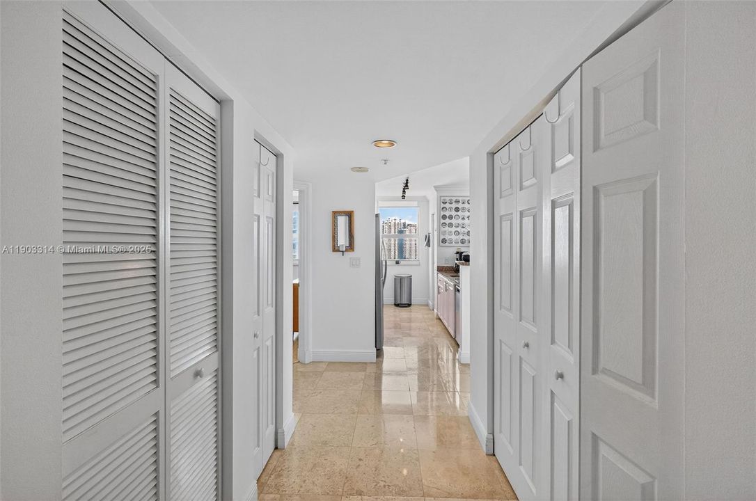 Recently Rented: $5,100 (2 beds, 2 baths, 1200 Square Feet)