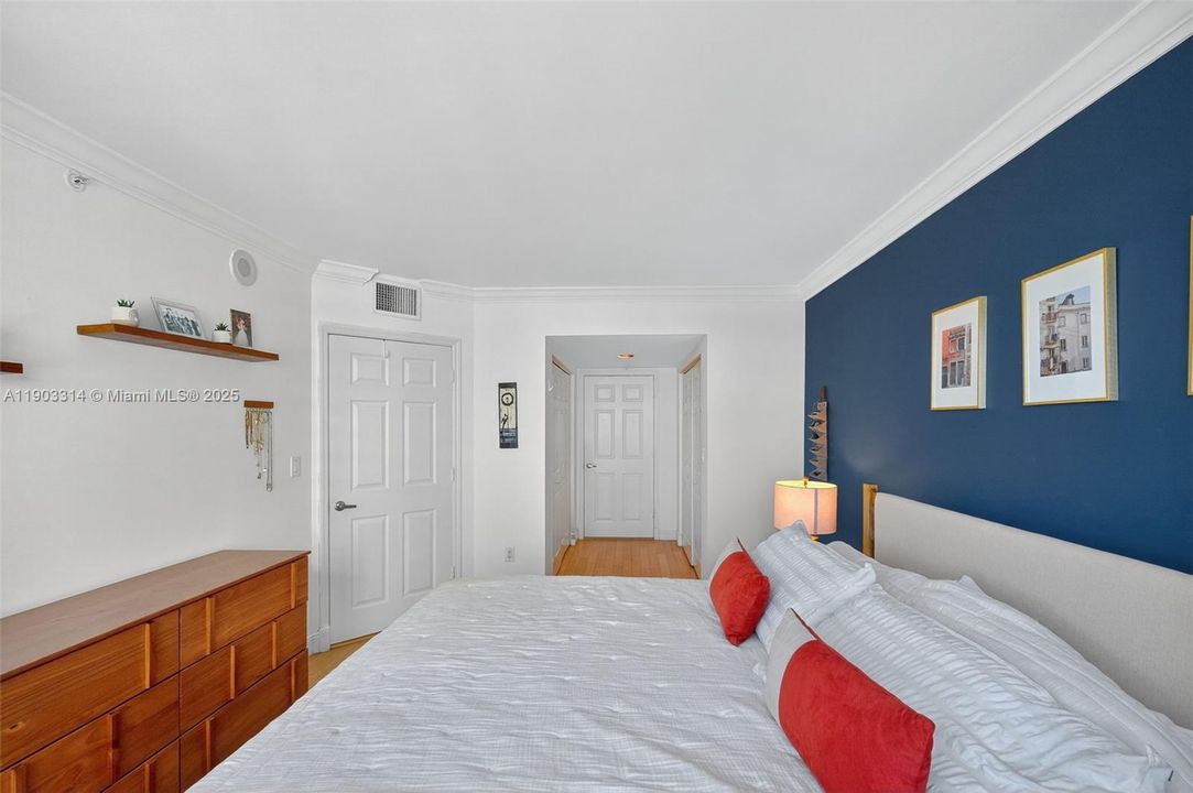 Recently Rented: $5,100 (2 beds, 2 baths, 1200 Square Feet)