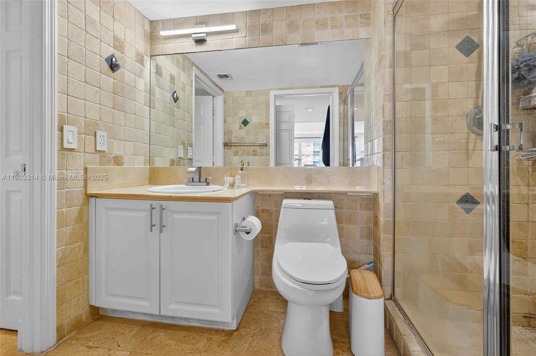 Recently Rented: $5,100 (2 beds, 2 baths, 1200 Square Feet)