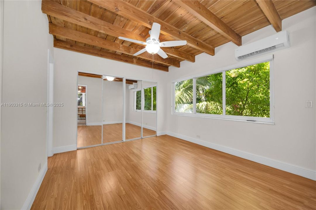 На продажу: $1,400,000 (3 спален, 2 ванн, 1724 Квадратных фут)