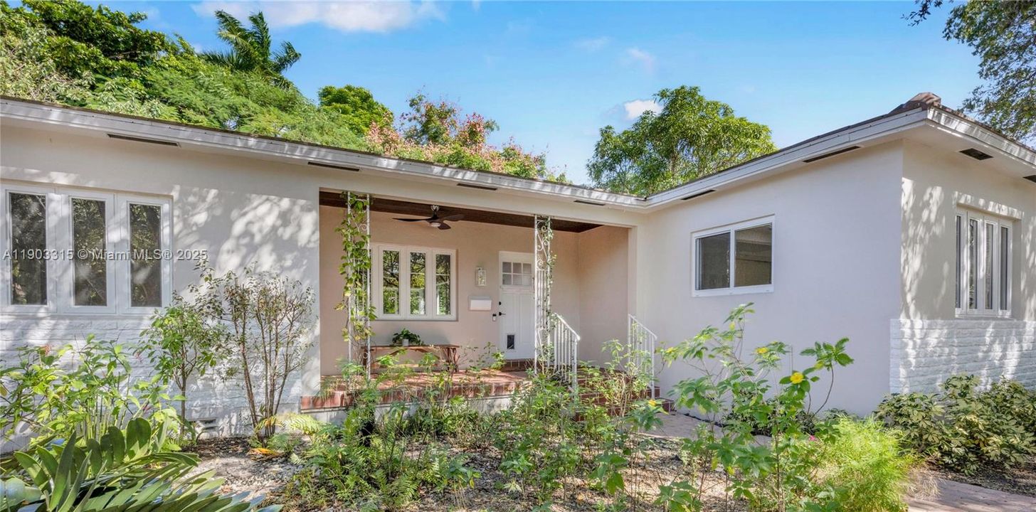 На продажу: $1,400,000 (3 спален, 2 ванн, 1724 Квадратных фут)