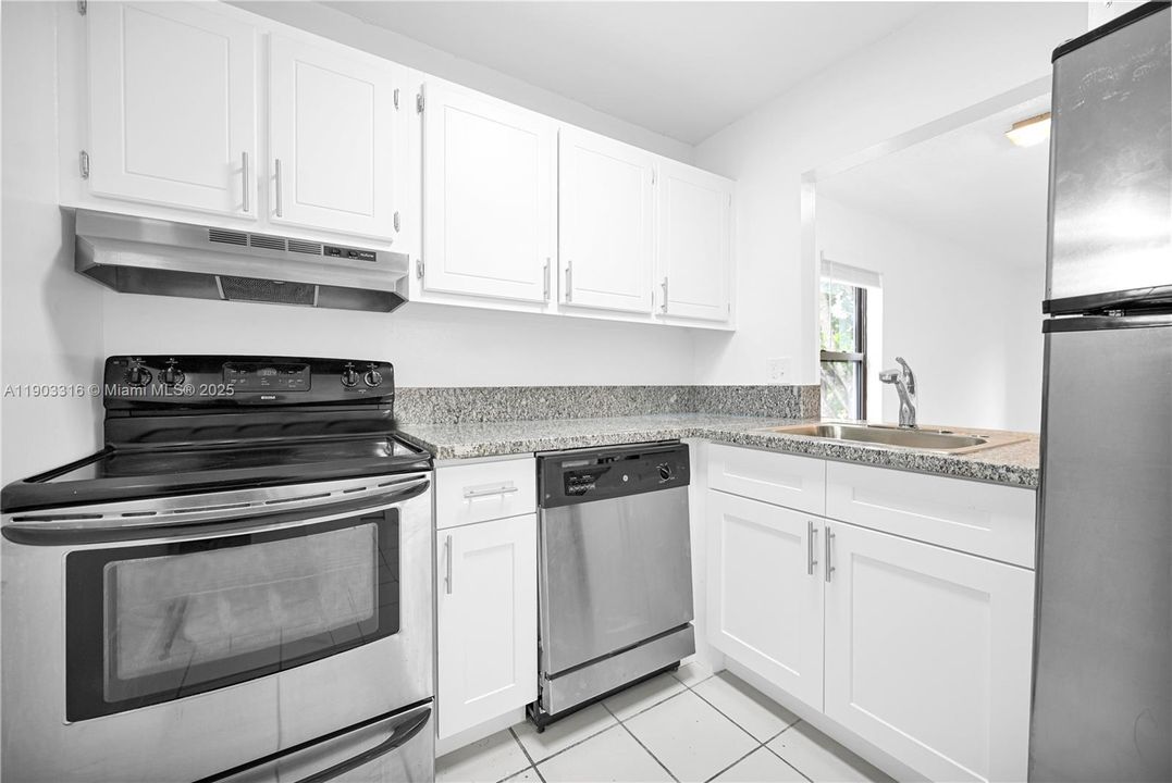 Recently Rented: $1,850 (2 beds, 1 baths, 896 Square Feet)