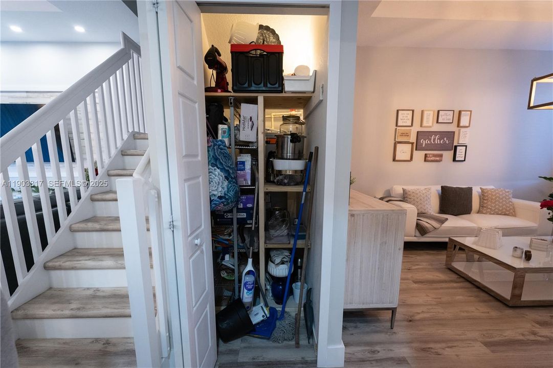 For Sale: $524,900 (3 beds, 2 baths, 1898 Square Feet)