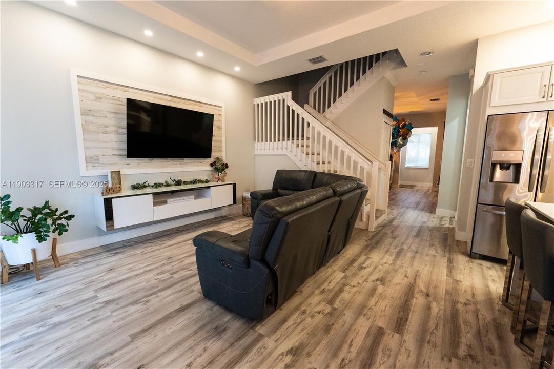 For Sale: $524,900 (3 beds, 2 baths, 1898 Square Feet)