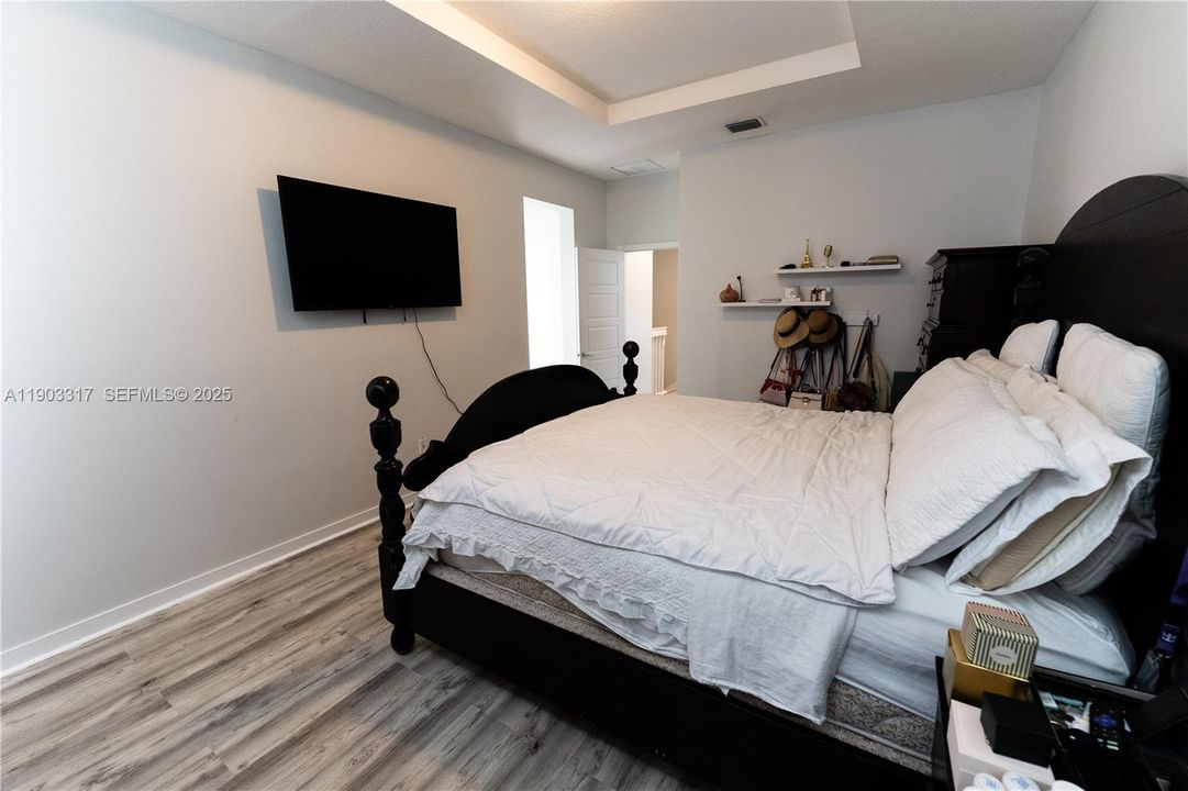 For Sale: $524,900 (3 beds, 2 baths, 1898 Square Feet)