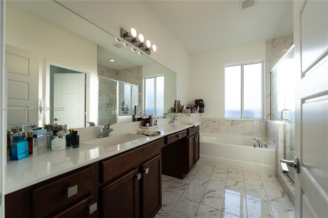 For Sale: $524,900 (3 beds, 2 baths, 1898 Square Feet)