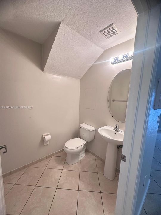 Recently Rented: $2,900 (3 beds, 2 baths, 1661 Square Feet)