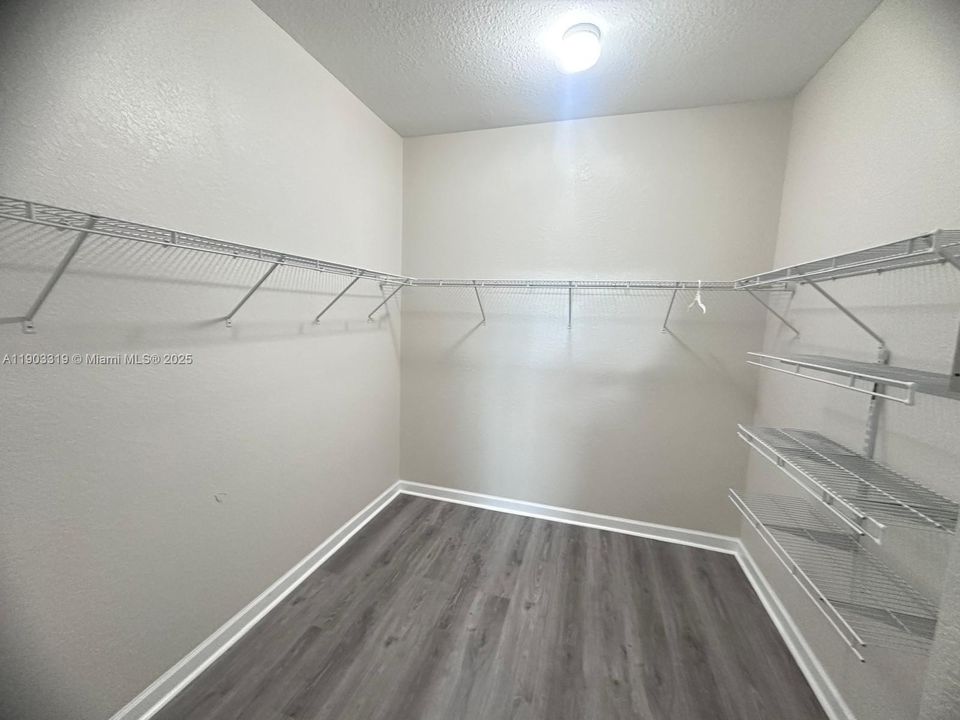 Recently Rented: $2,900 (3 beds, 2 baths, 1661 Square Feet)