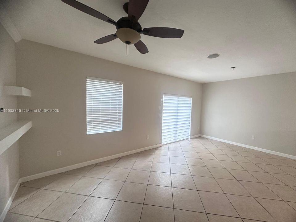 Recently Rented: $2,900 (3 beds, 2 baths, 1661 Square Feet)