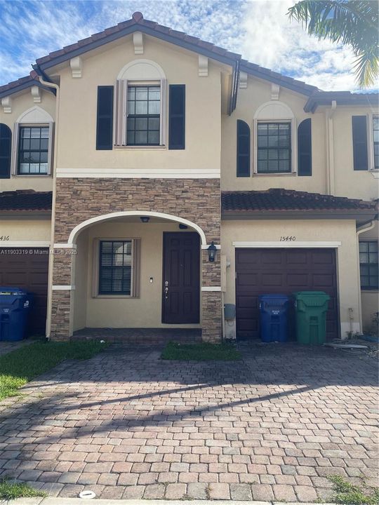 Recently Rented: $2,900 (3 beds, 2 baths, 1661 Square Feet)