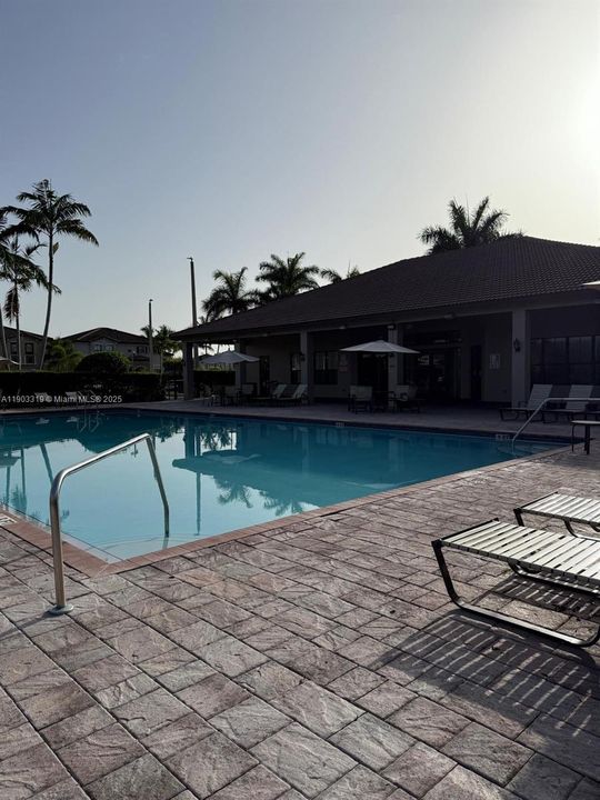 Recently Rented: $2,900 (3 beds, 2 baths, 1661 Square Feet)