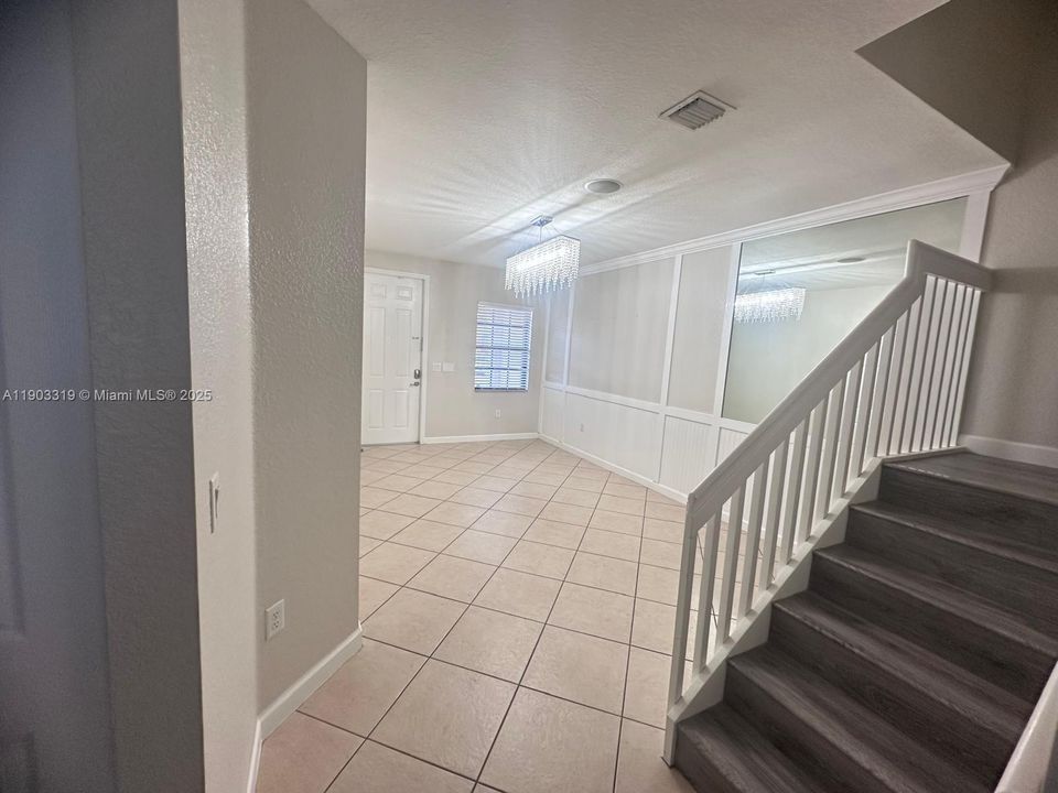 Recently Rented: $2,900 (3 beds, 2 baths, 1661 Square Feet)