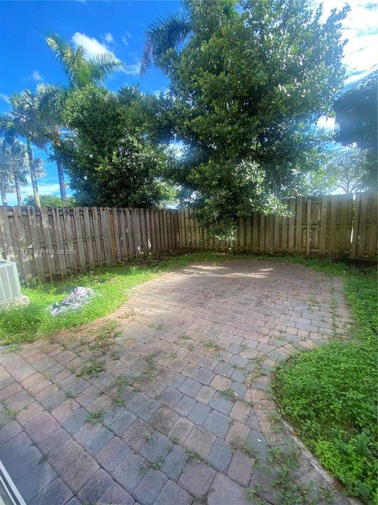 Recently Rented: $2,900 (3 beds, 2 baths, 1661 Square Feet)