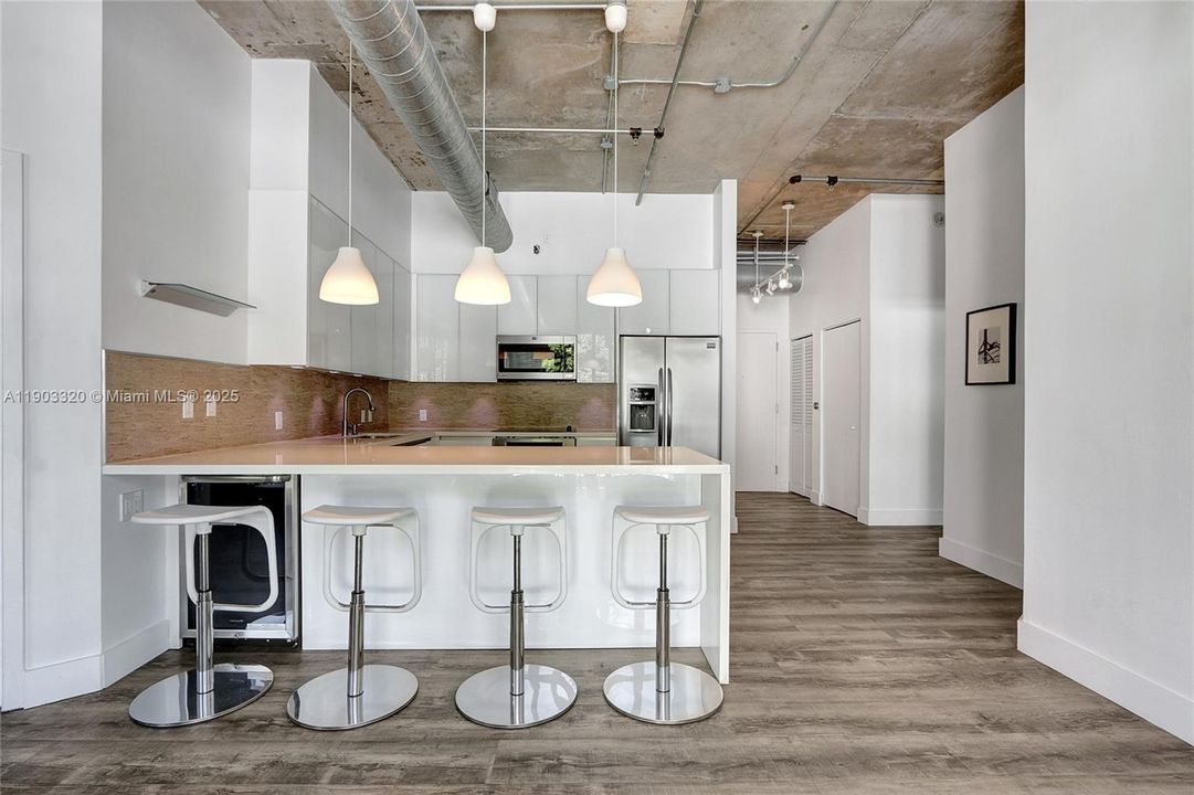 Recently Rented: $3,250 (2 beds, 2 baths, 1090 Square Feet)