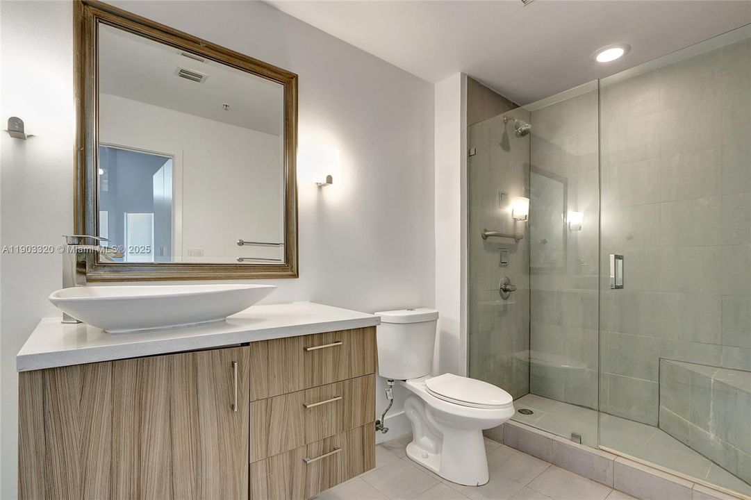 Recently Rented: $3,250 (2 beds, 2 baths, 1090 Square Feet)