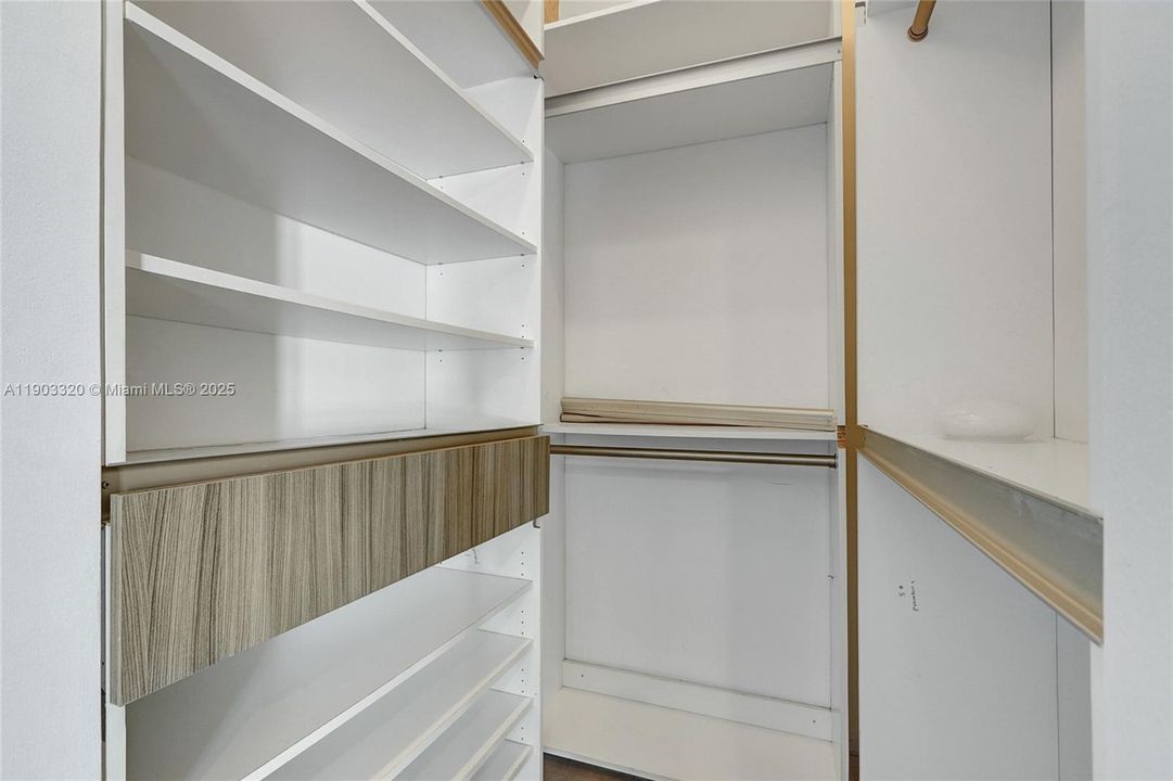 Recently Rented: $3,250 (2 beds, 2 baths, 1090 Square Feet)