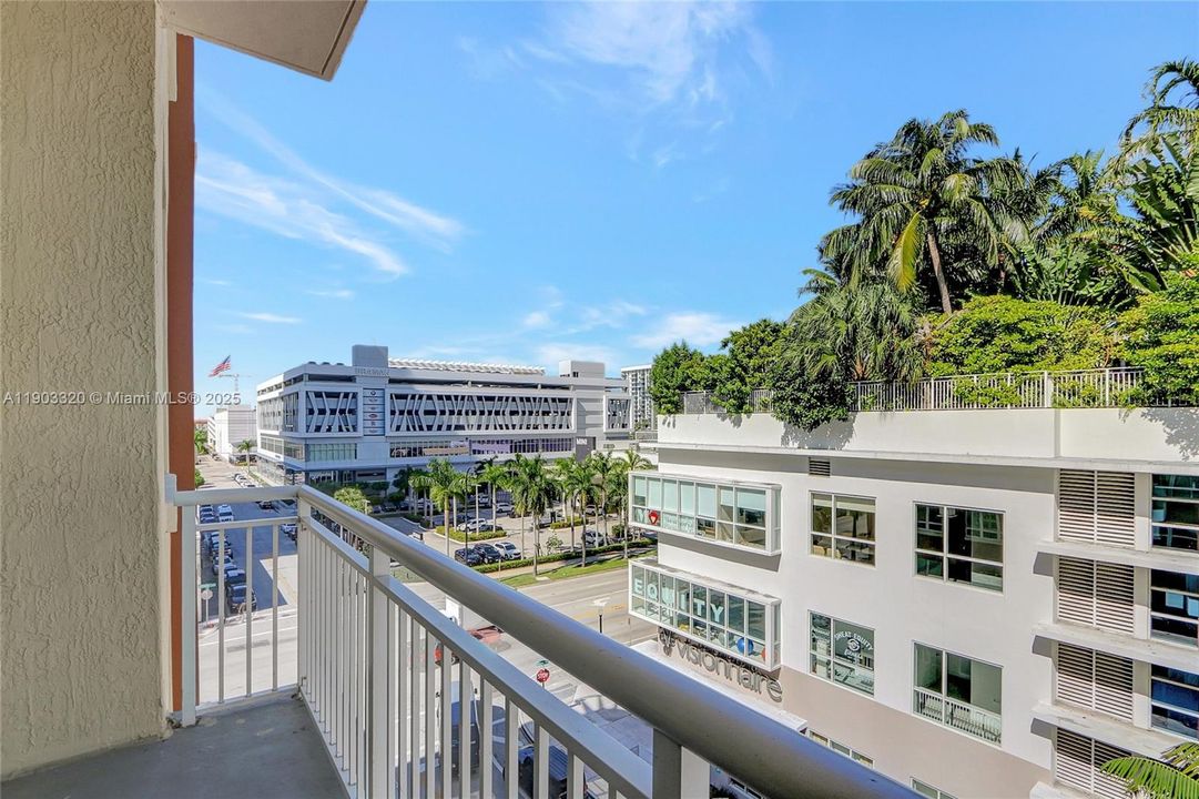 Recently Rented: $3,250 (2 beds, 2 baths, 1090 Square Feet)