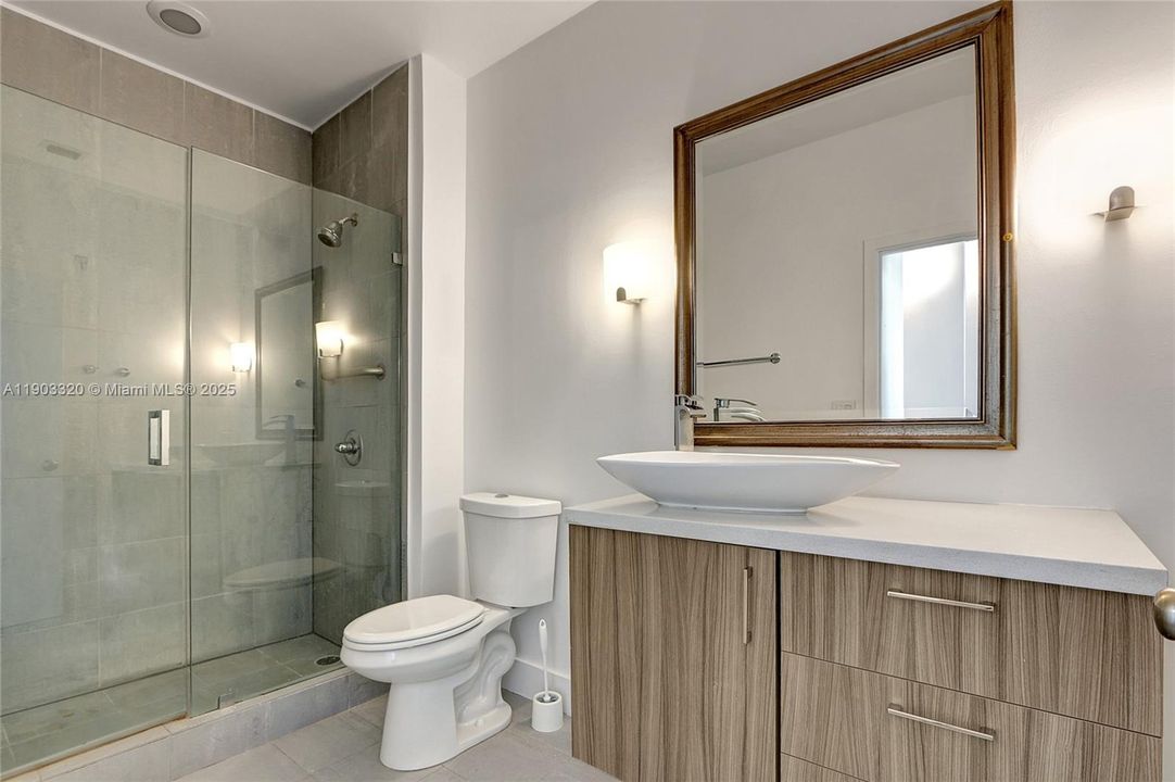 Recently Rented: $3,250 (2 beds, 2 baths, 1090 Square Feet)