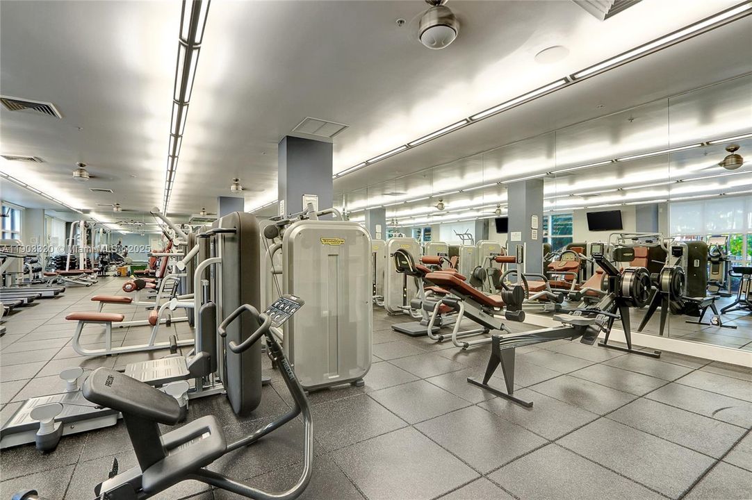 Recently Rented: $3,250 (2 beds, 2 baths, 1090 Square Feet)